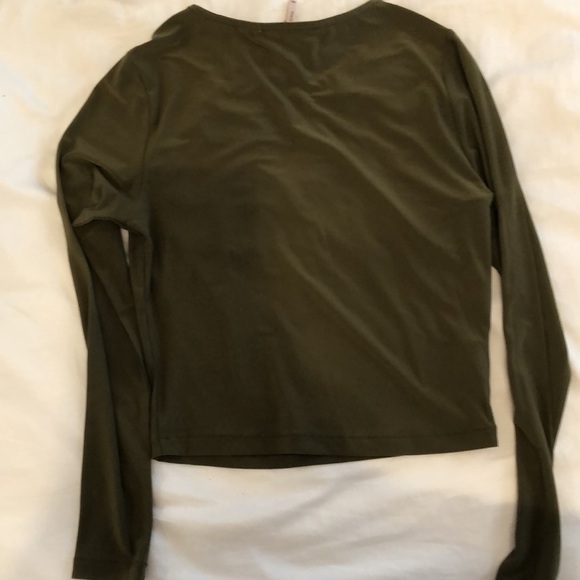 NWT BCBGeneration green keyhole long sleeve crop top. Size XXS. - Picture 8 of 9